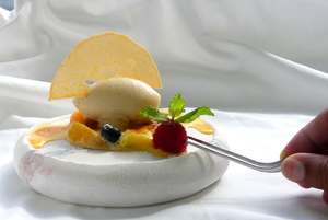 Zabaione cream with glazed fruits 