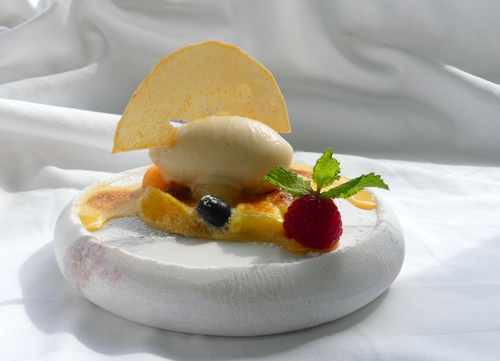 Zabaione cream with glazed fruits (tapa)