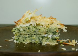 Polenta cake with leek, spinach and cheese