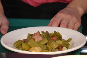 Green beans with egg and potatoes