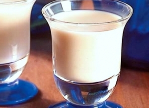 Meringue milk liqueur