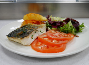 Grilled haddock with tomato salad with garlic and galician potatoes 