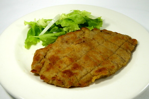  Veal escalope with lettuce salad