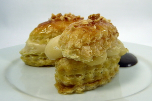 Puff pastry cakes with hazelnuts