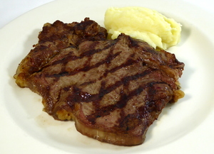 Grilled entrecôte with mashed potatoes