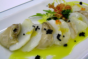 Oyster and cod salad with pil- pil and orange juice 