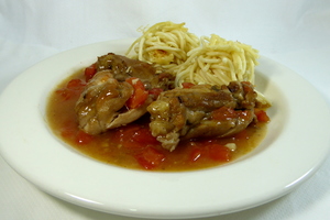 Chicken fricassé with paprika and spaghetti