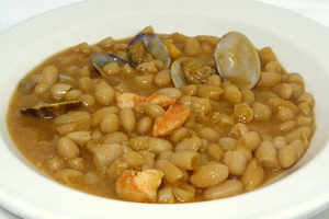 White bean stew with clams and shrimps