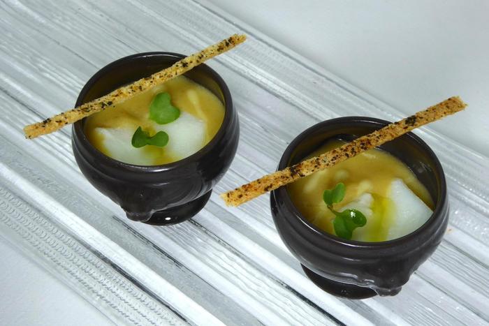 Smoked "porrusalda" shot with confitted cod