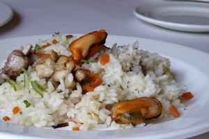 Rice with chicken and mussels