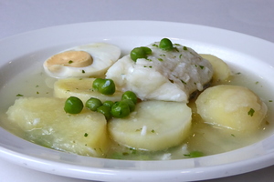 Potatoes stewed in green sauce