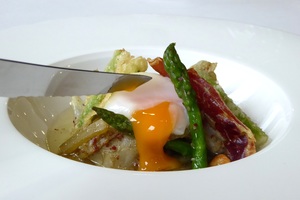 Borage with low-temperature poached eggs and Iberian ham