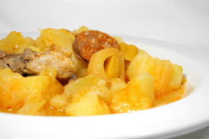 Porrusalda (leek and potato stew) with pork ribs