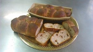 Walnut and raisin bread