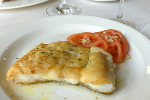 Grilled haddock with tomato salad with garlic 
