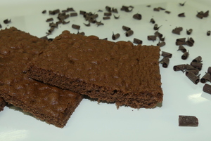 Sheet-moulded cocoa sponge cake
