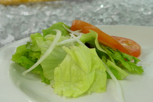 Lettuce, tomato and green onion salad