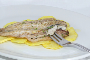 Roasted horse mackerel with baked potatoes