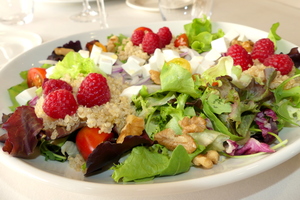 Quinoa, raspberry and walnut salad