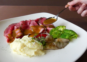 Roast beef with mashed potatoes and vegetables