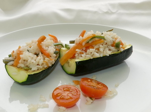 Stuffed zucchini with rice and vegetables