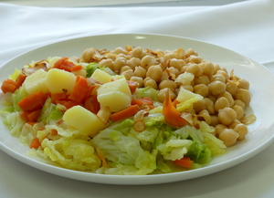 Chickpeas with cabbage, potato, carrot and fried garlic