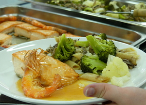 Grilled salmon with prawns, broccoli, cauliflower and whole-grain macaroni