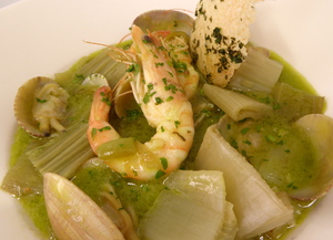 Natural thistles with clams in green sauce